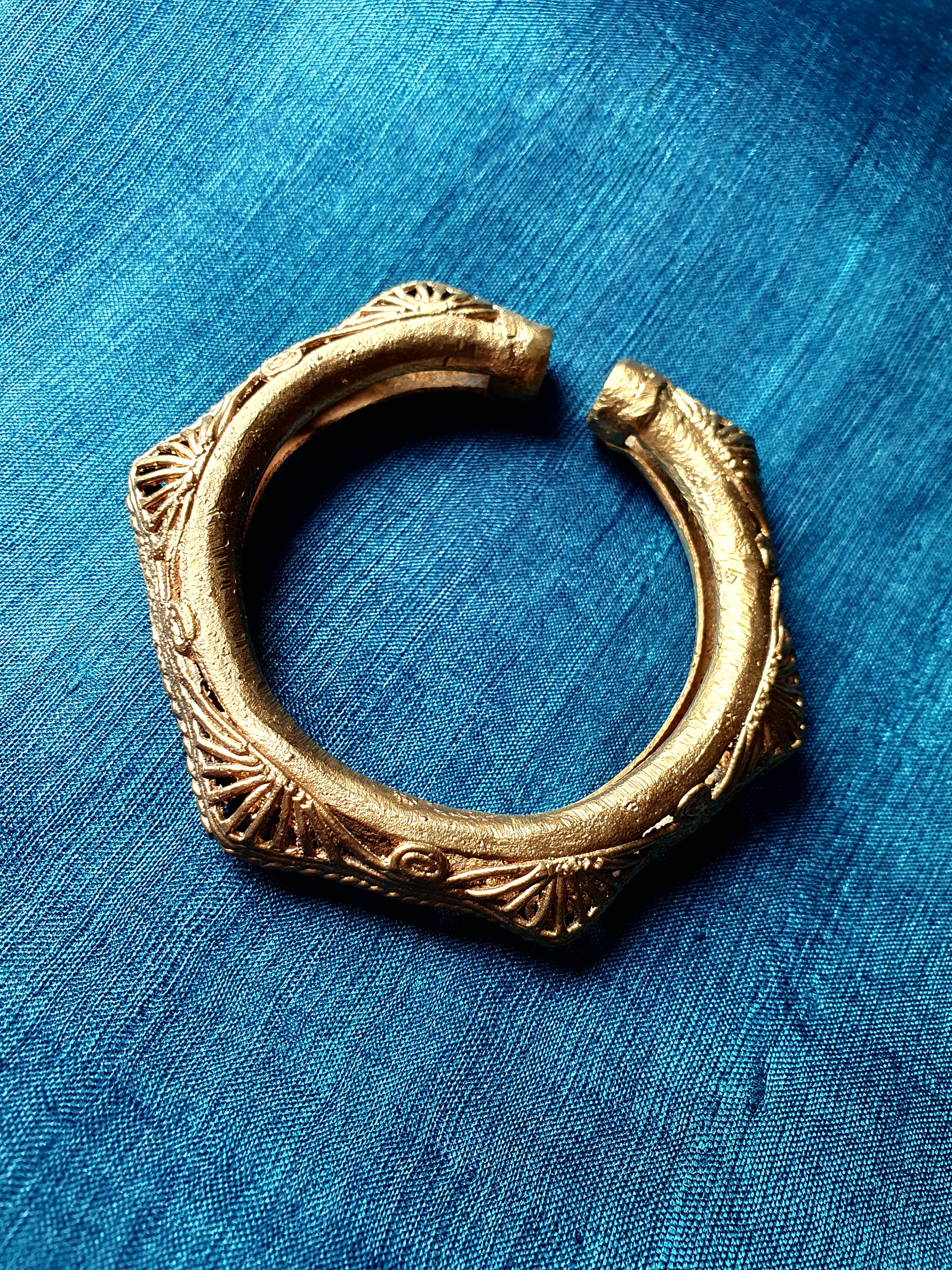 Hand-Made Dokra Bangle (Hexagonal, Natural) DJGK-HB-004