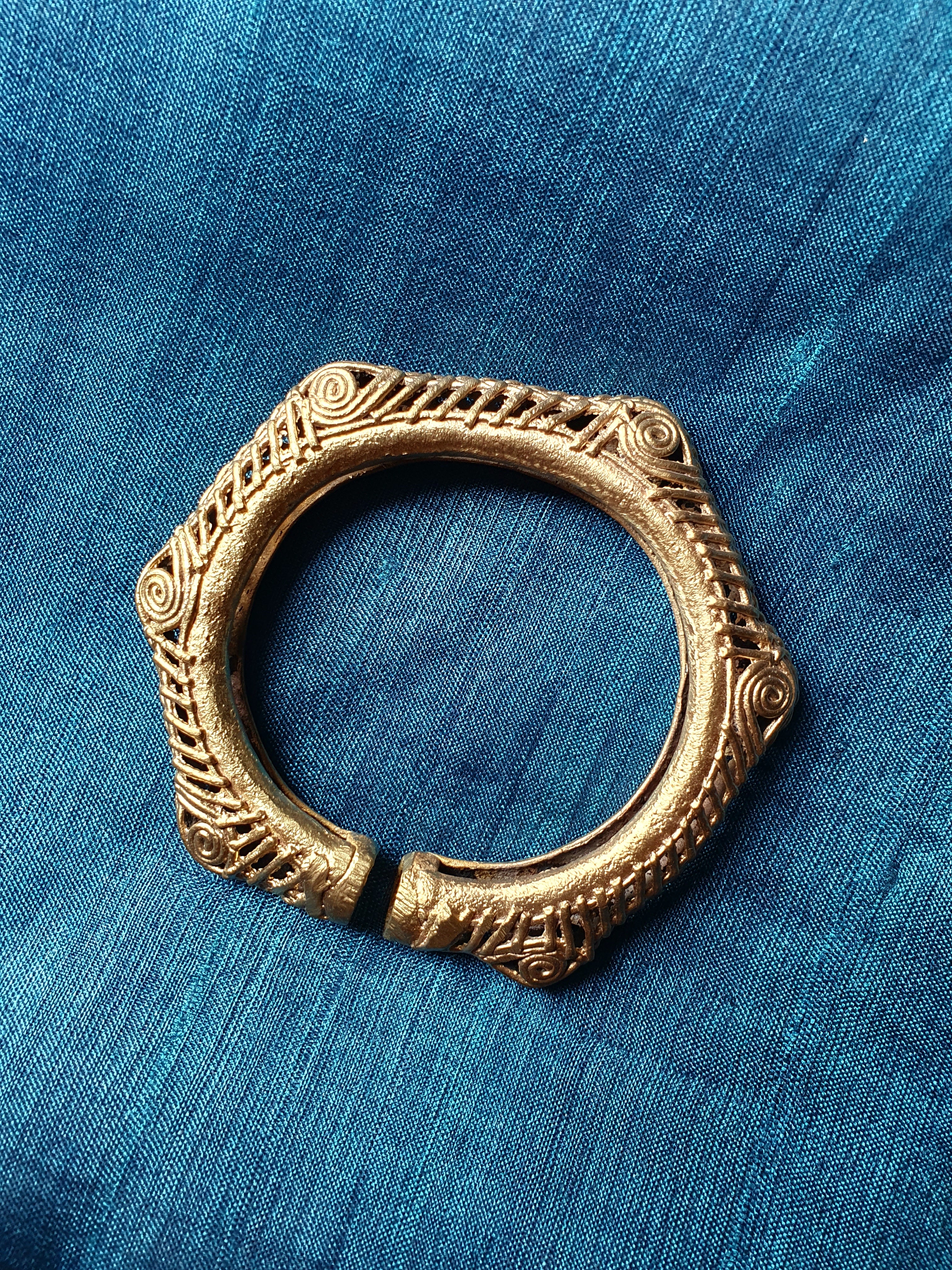 Hand-Made Dokra Bangle (Hexagonal, Natural) DJGK-HB-007