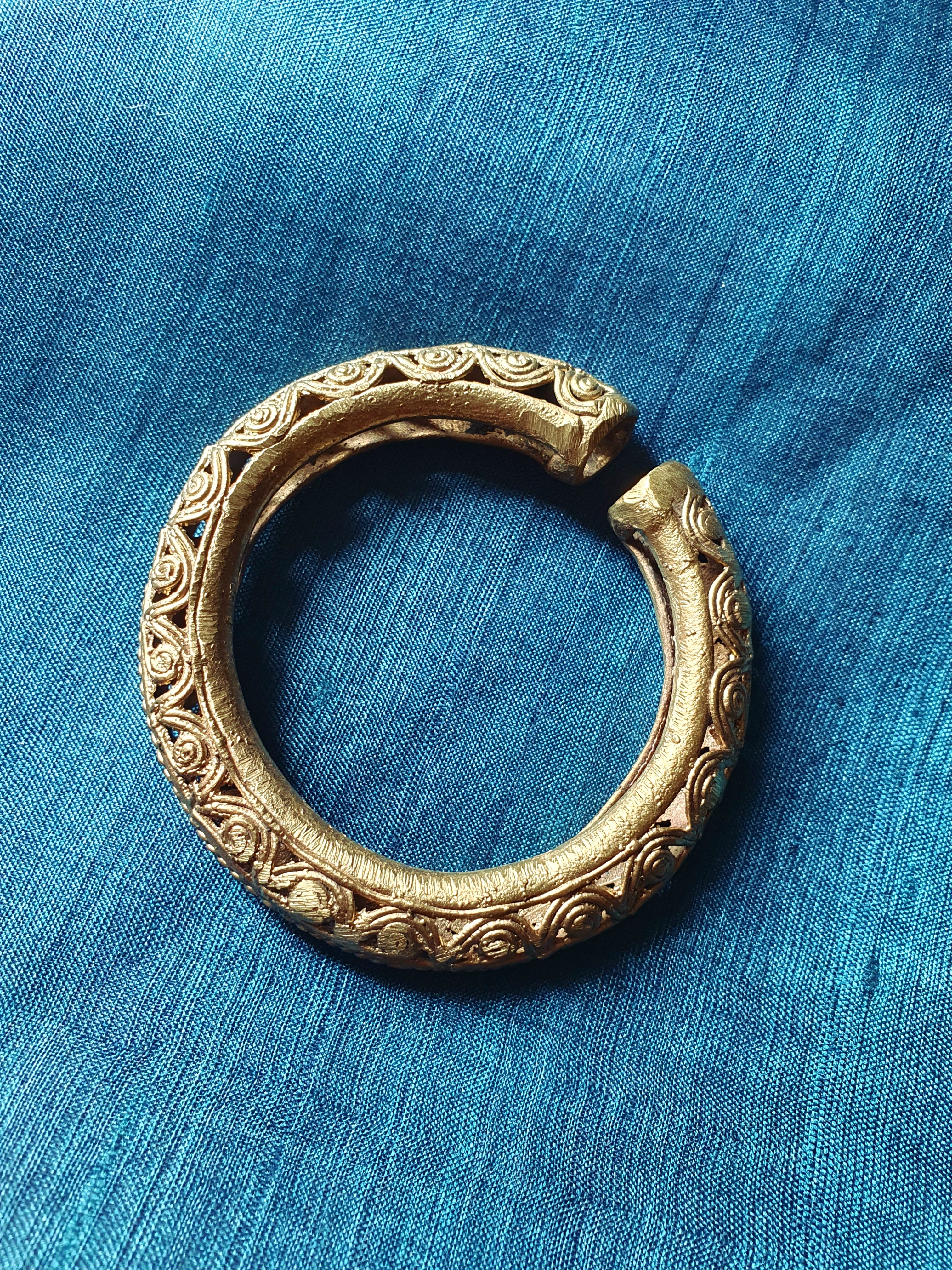 Hand-Made Dokra Bangle (Hexagonal, Natural) DJGK-RB-010